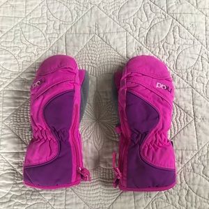 Girls’ mittens by Head, size small